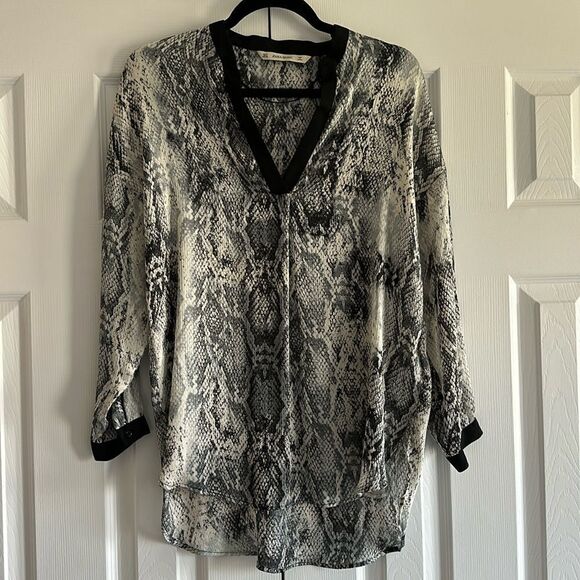 Zara Basic Women’s V Neck Snakeskin Black & Grey Blouse - Picture 1 of 7